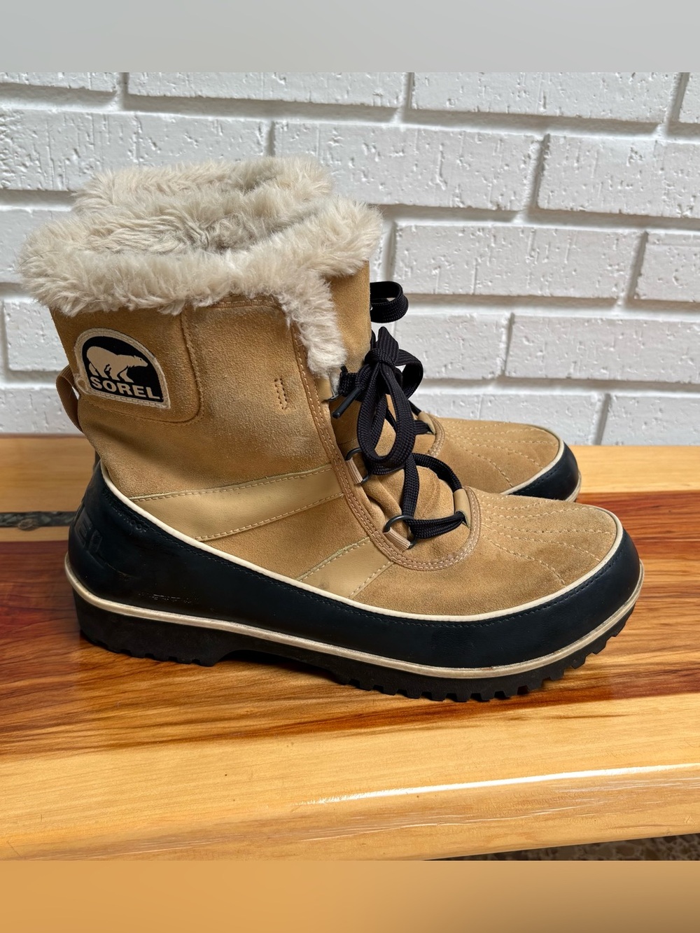 Sorel Women's Size 12, Tan, Suede Snow Boots